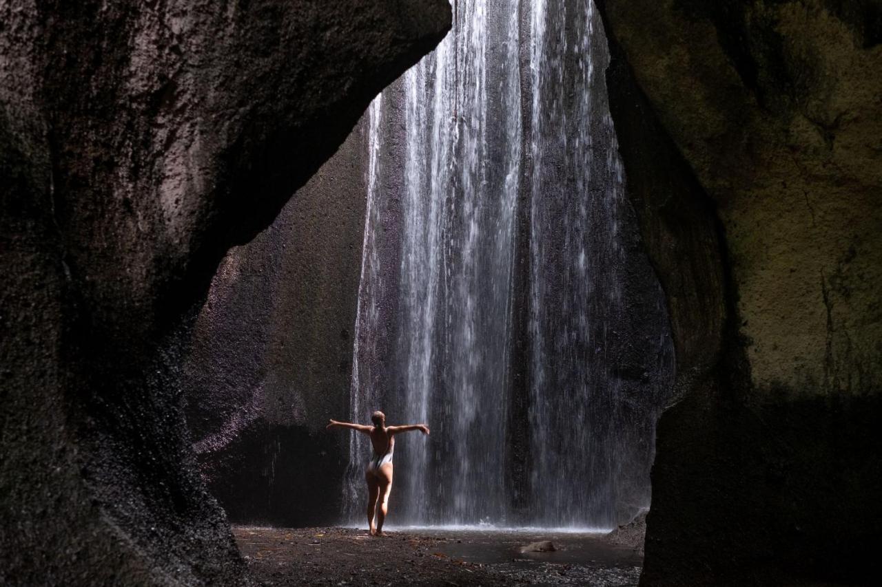 Adiwana Suweta Otel Ubud Dış mekan fotoğraf The film's iconic shower scene